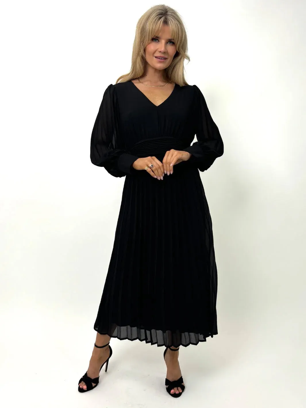 Kate And Pippa Hannah chiffon Pleated Midi Dress in Black