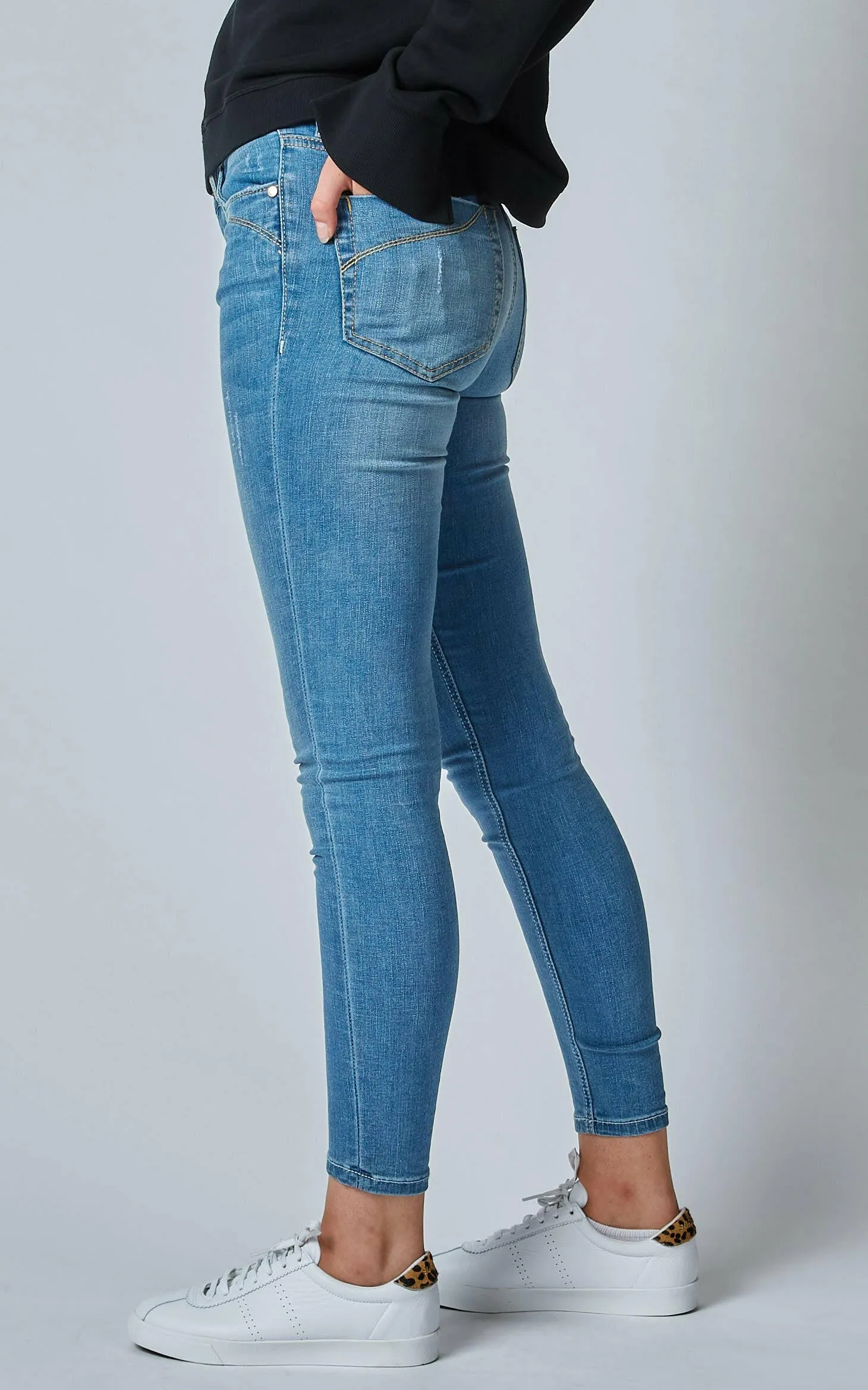 Lauren Mid Rise Lighties Jeans