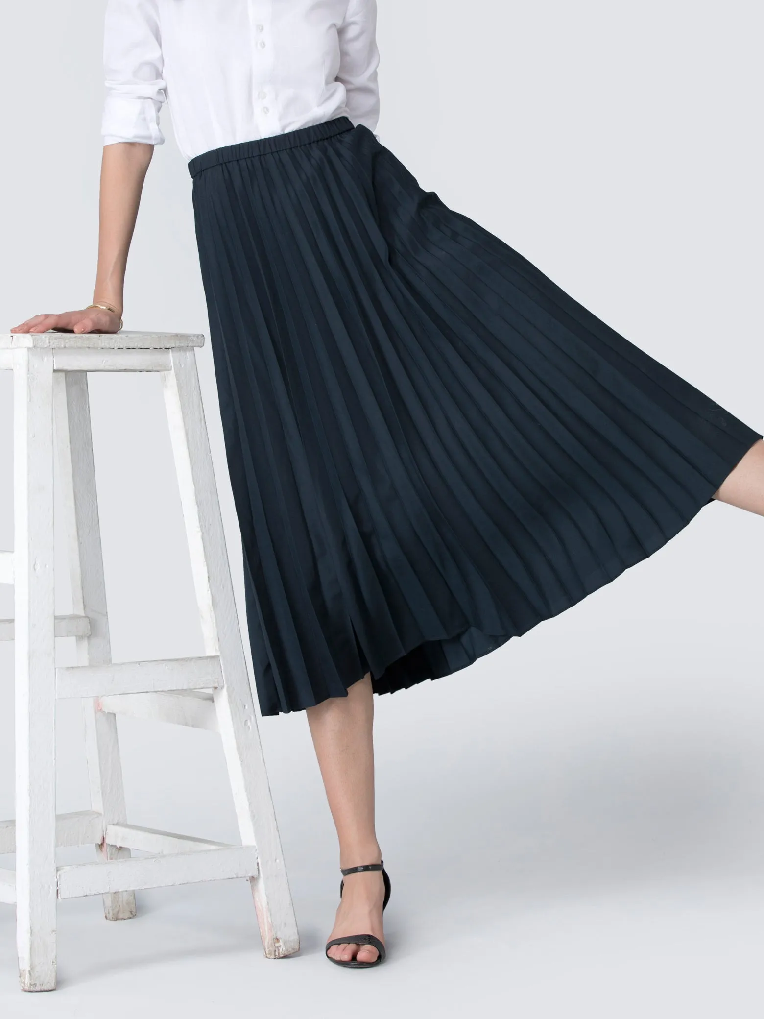 Pleated Flared Midi Skirt - Black