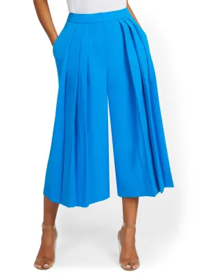 Pleated Wide-Leg Capri Pant